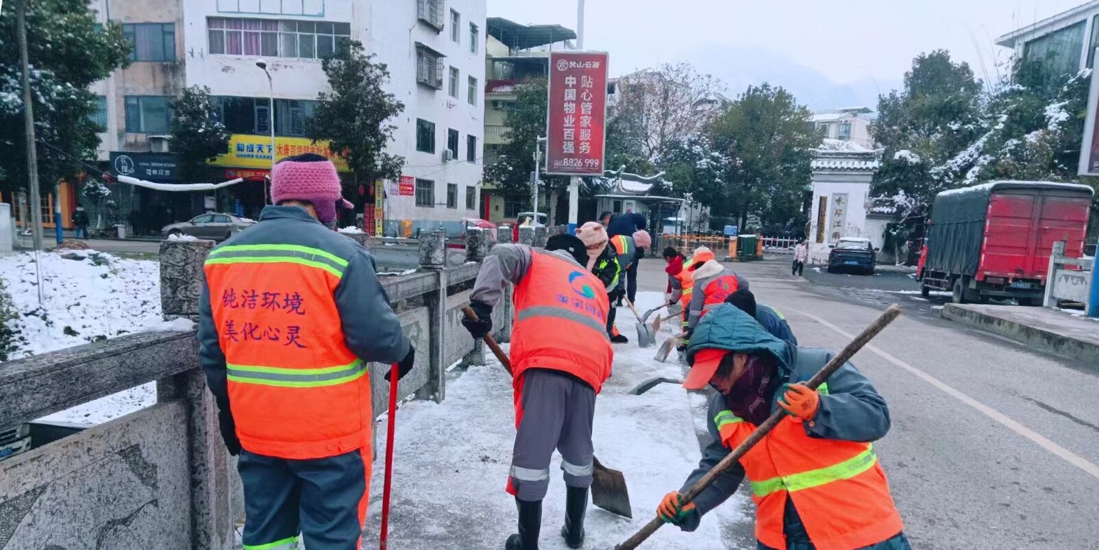貴州銅仁：以雪為令！全力以赴除冰雪保暢通